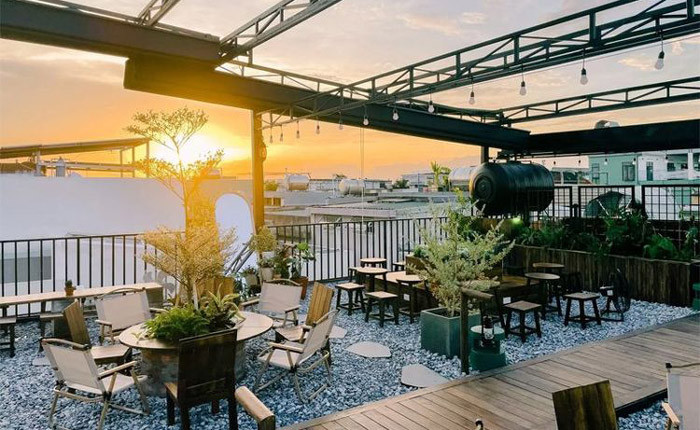 13-thiet-ke-quan-ca-phe-ngoai-troi-co-mai-che